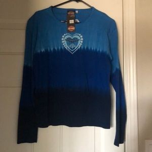 Long sleeve tee shirt.